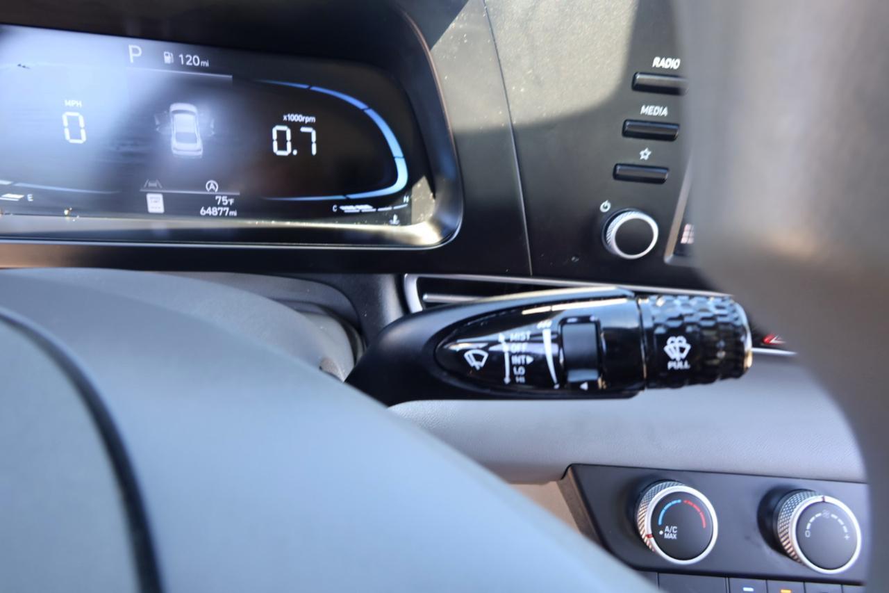 Hyundai Elantra SE IVT 2025