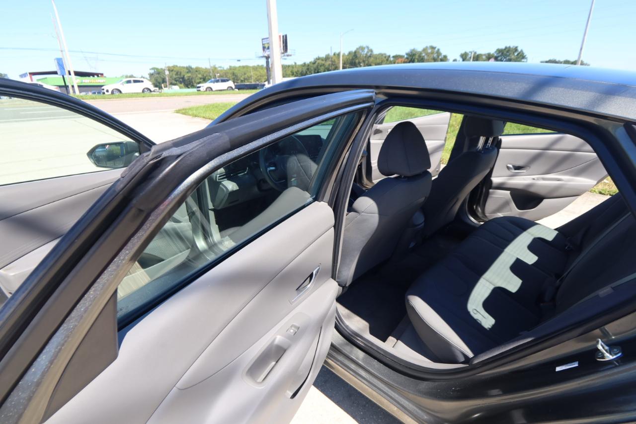 Hyundai Elantra SE IVT 2025