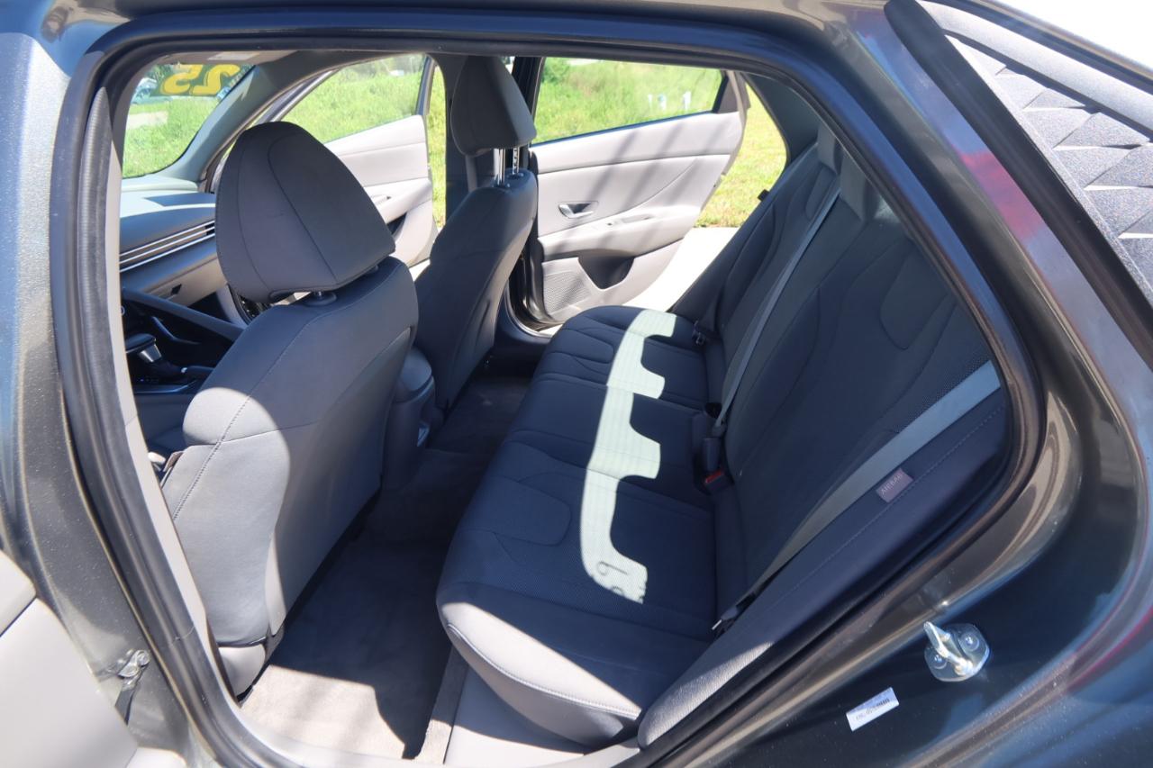 Hyundai Elantra SE IVT 2025