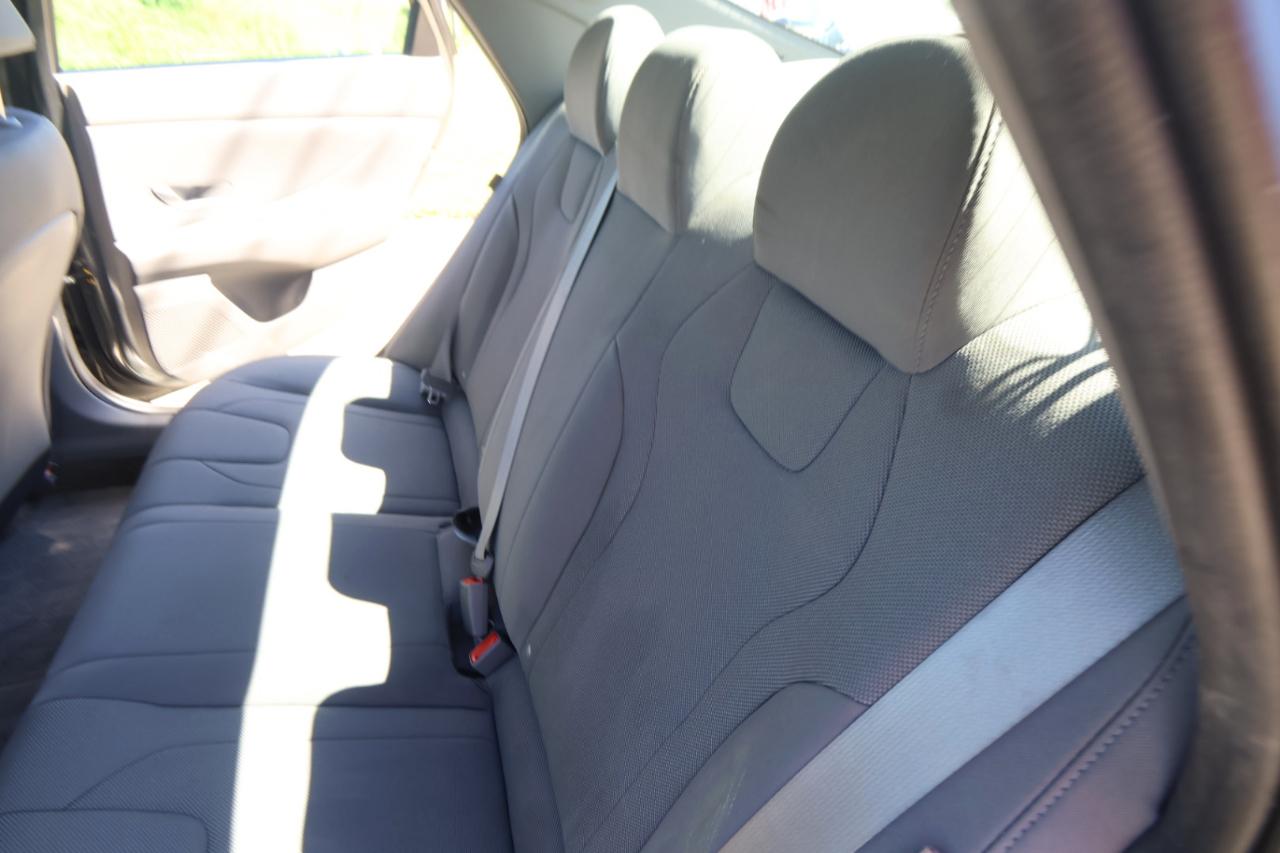 Hyundai Elantra SE IVT 2025