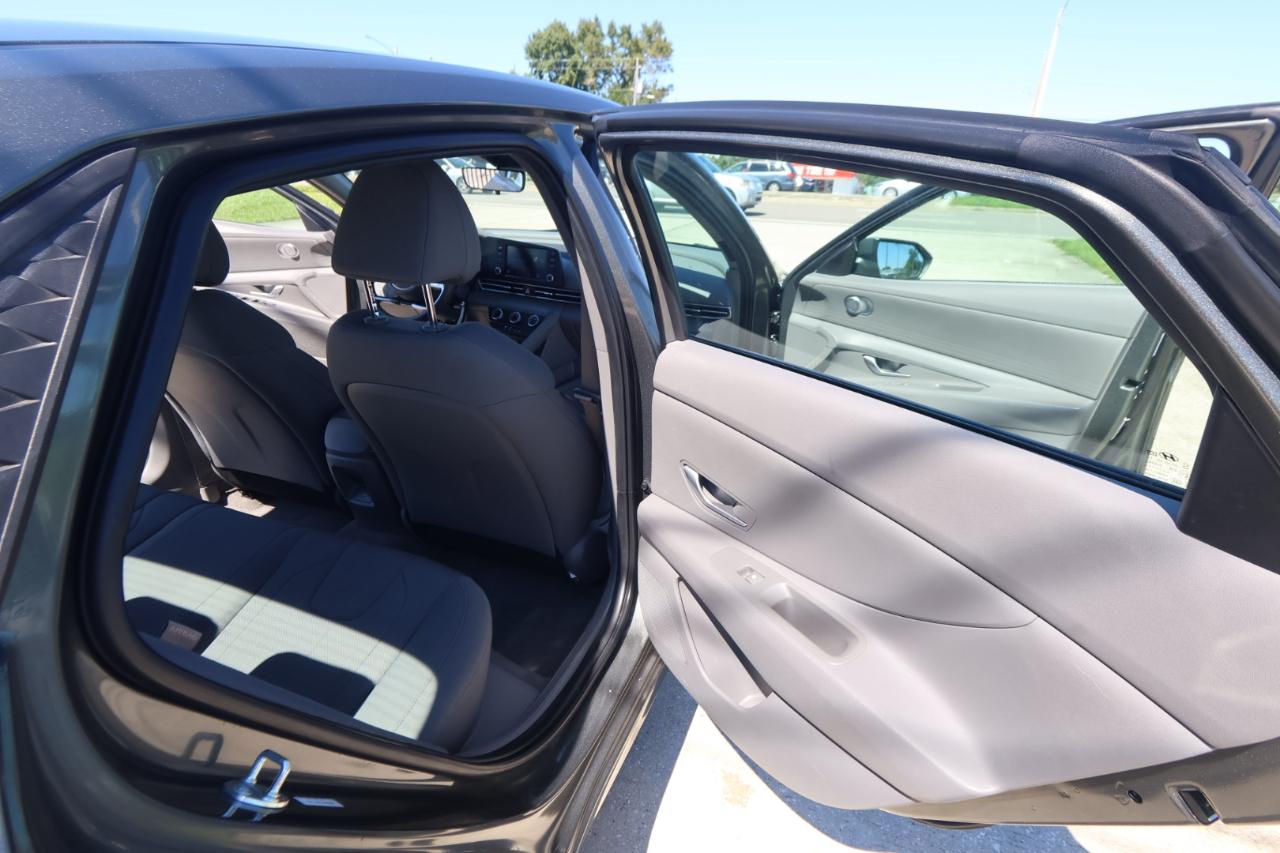 Hyundai Elantra SE IVT 2025
