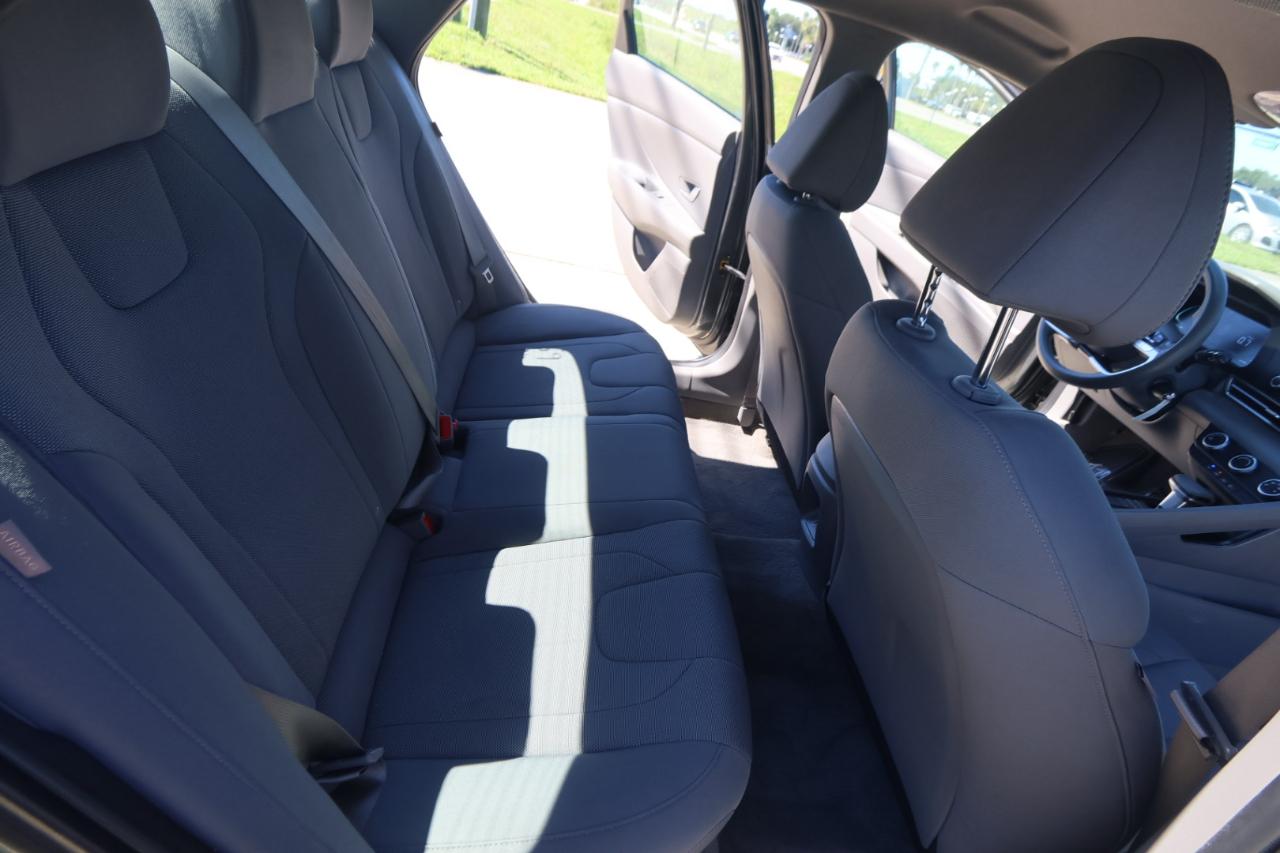 Hyundai Elantra SE IVT 2025