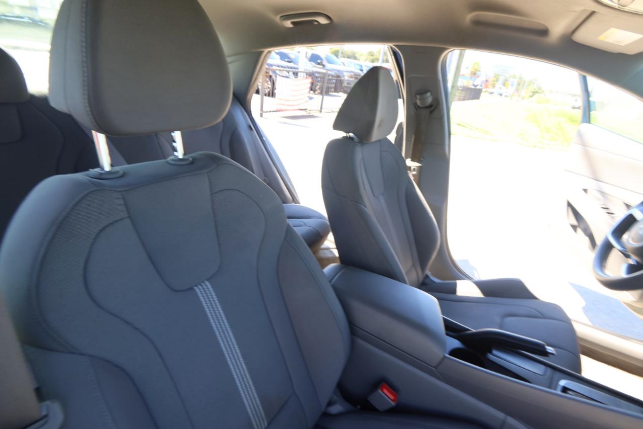 Hyundai Elantra SE IVT 2025