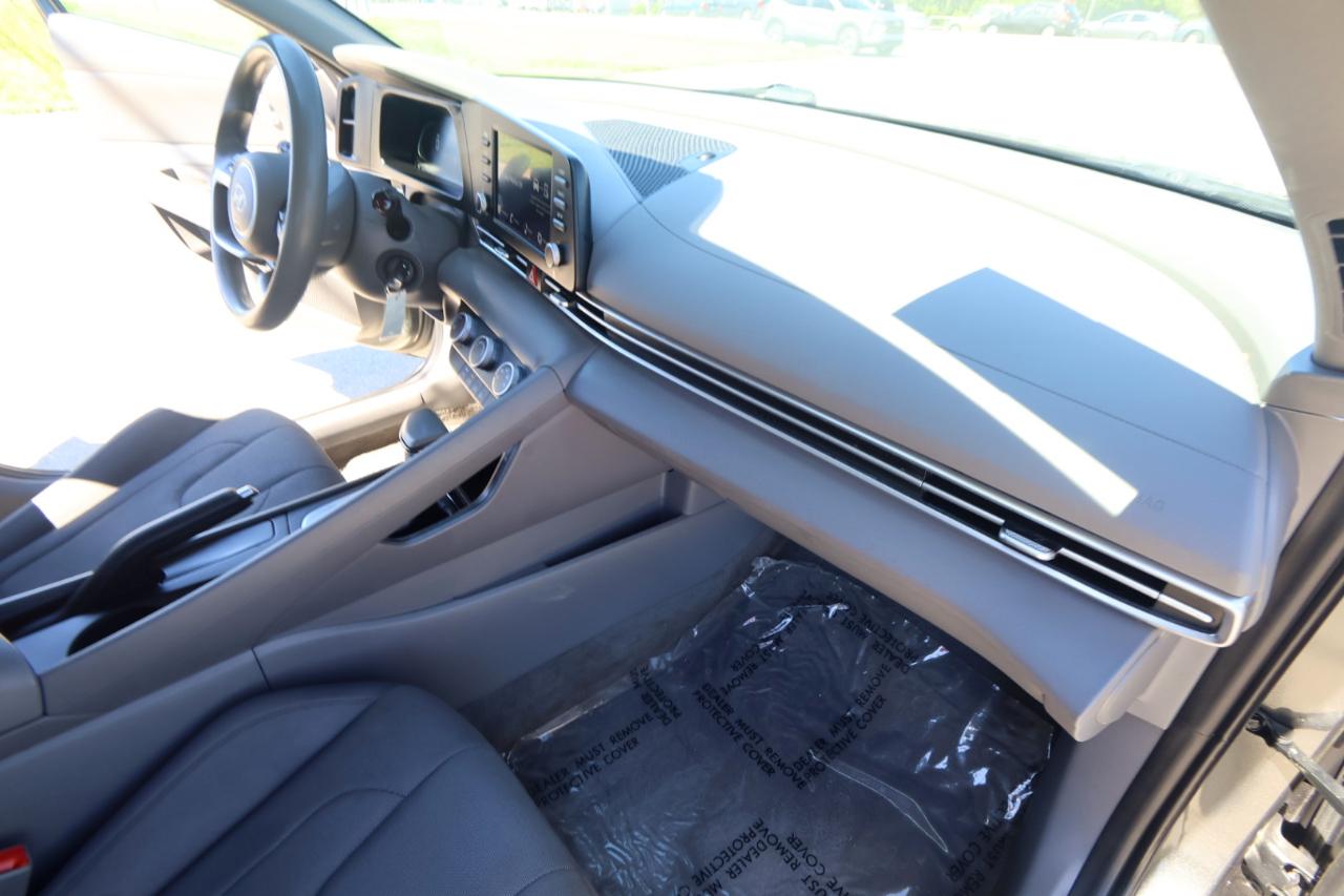 Hyundai Elantra SE IVT 2025