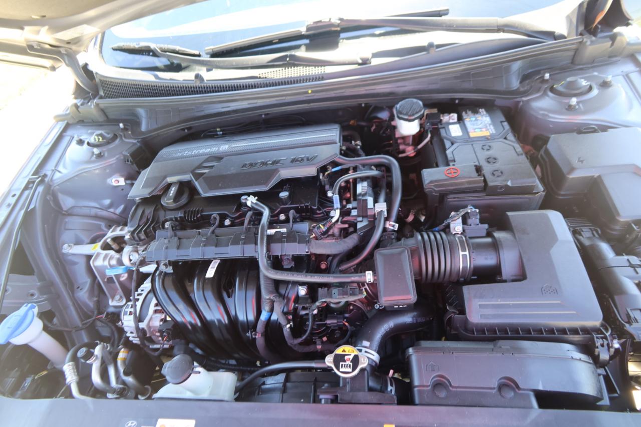 Hyundai Elantra SE IVT 2025