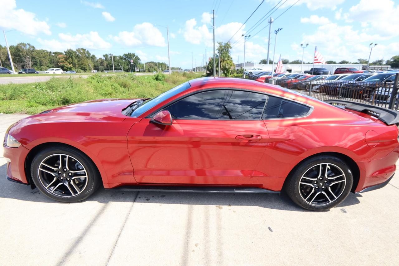 Ford Mustang EcoBoost Fastback 2021