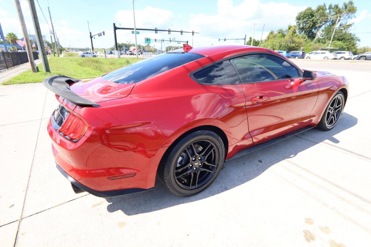 Ford Mustang EcoBoost Fastback 2021
