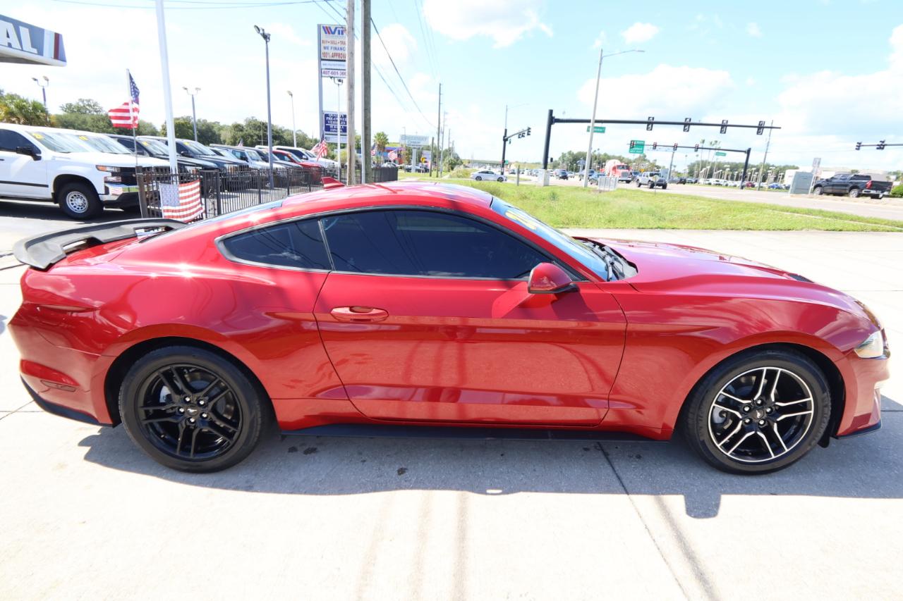 Ford Mustang EcoBoost Fastback 2021