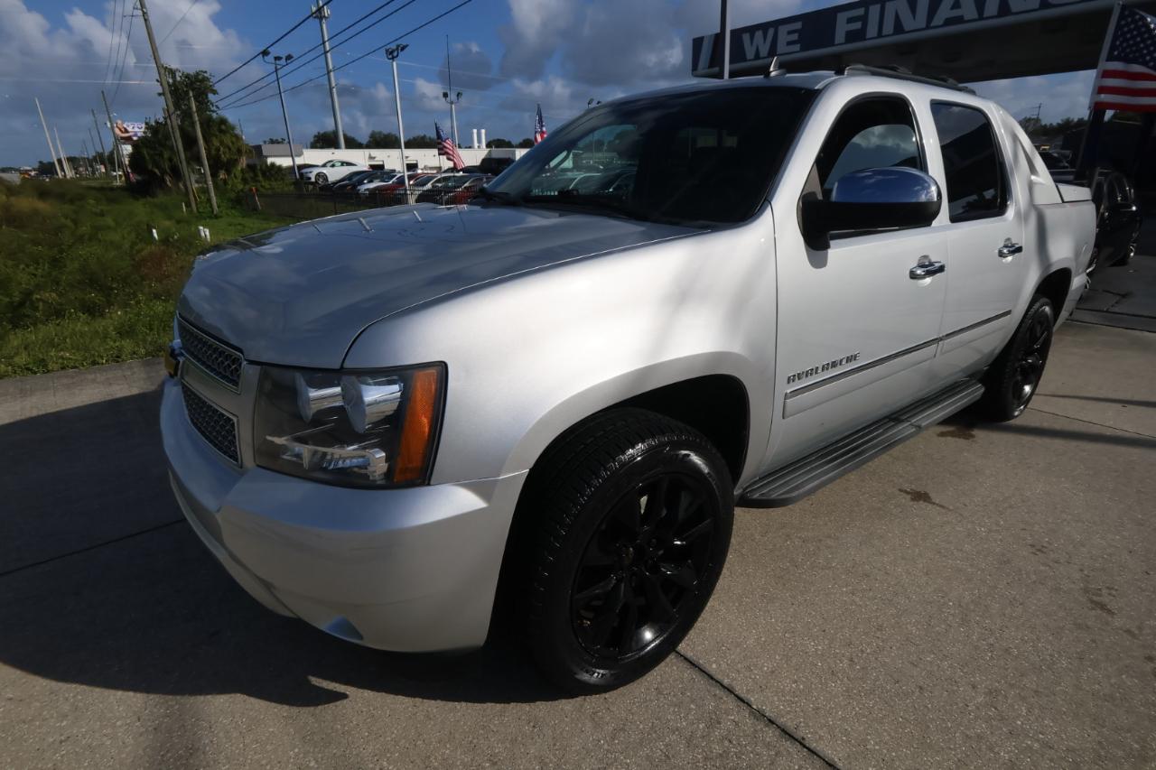 Chevrolet Avalanche 4WD Crew Cab LTZ 2013
