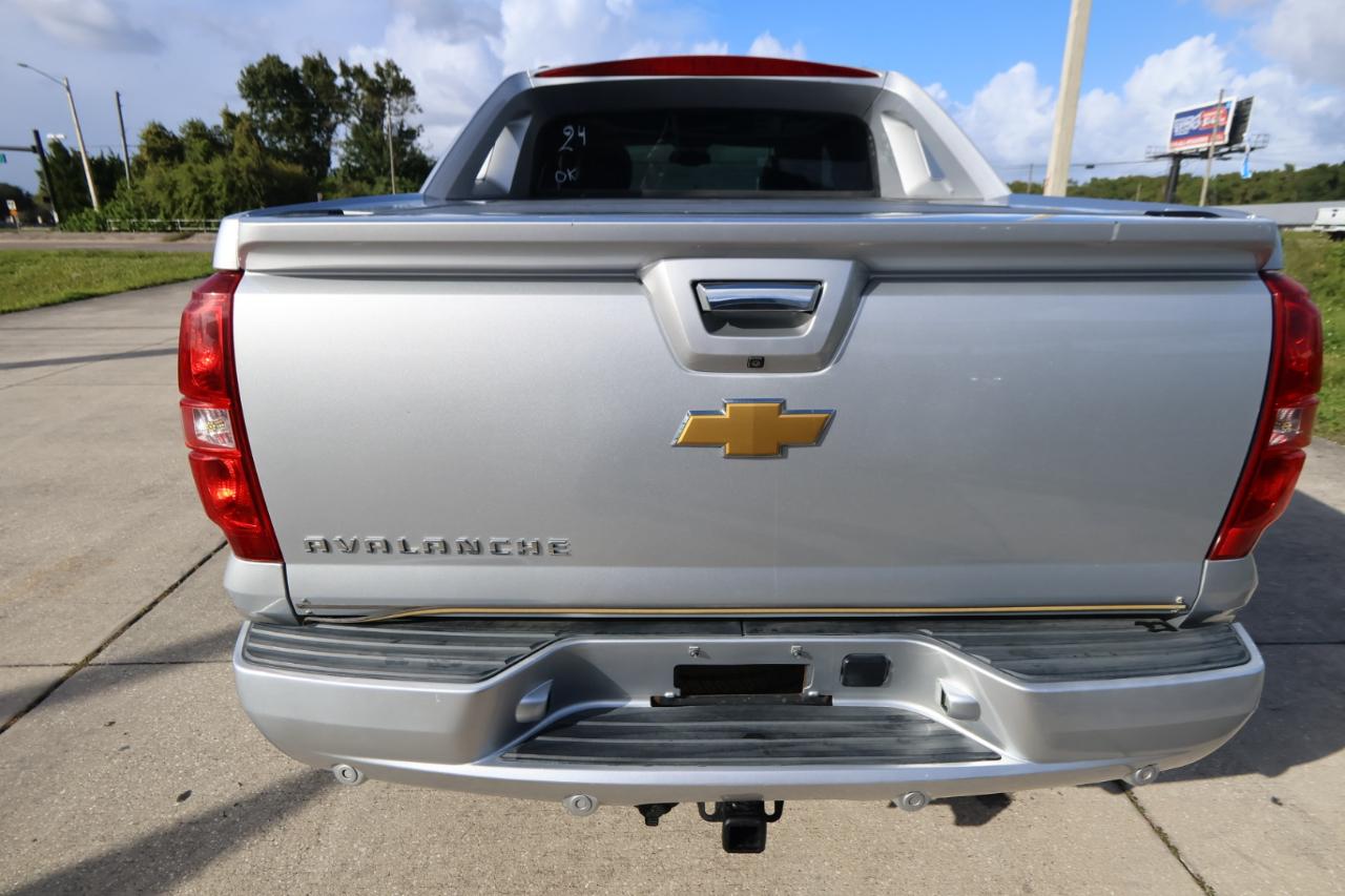 Chevrolet Avalanche 4WD Crew Cab LTZ 2013