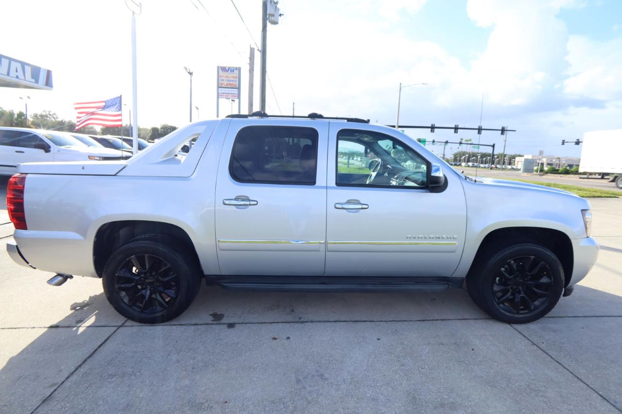 Chevrolet Avalanche 4WD Crew Cab LTZ 2013