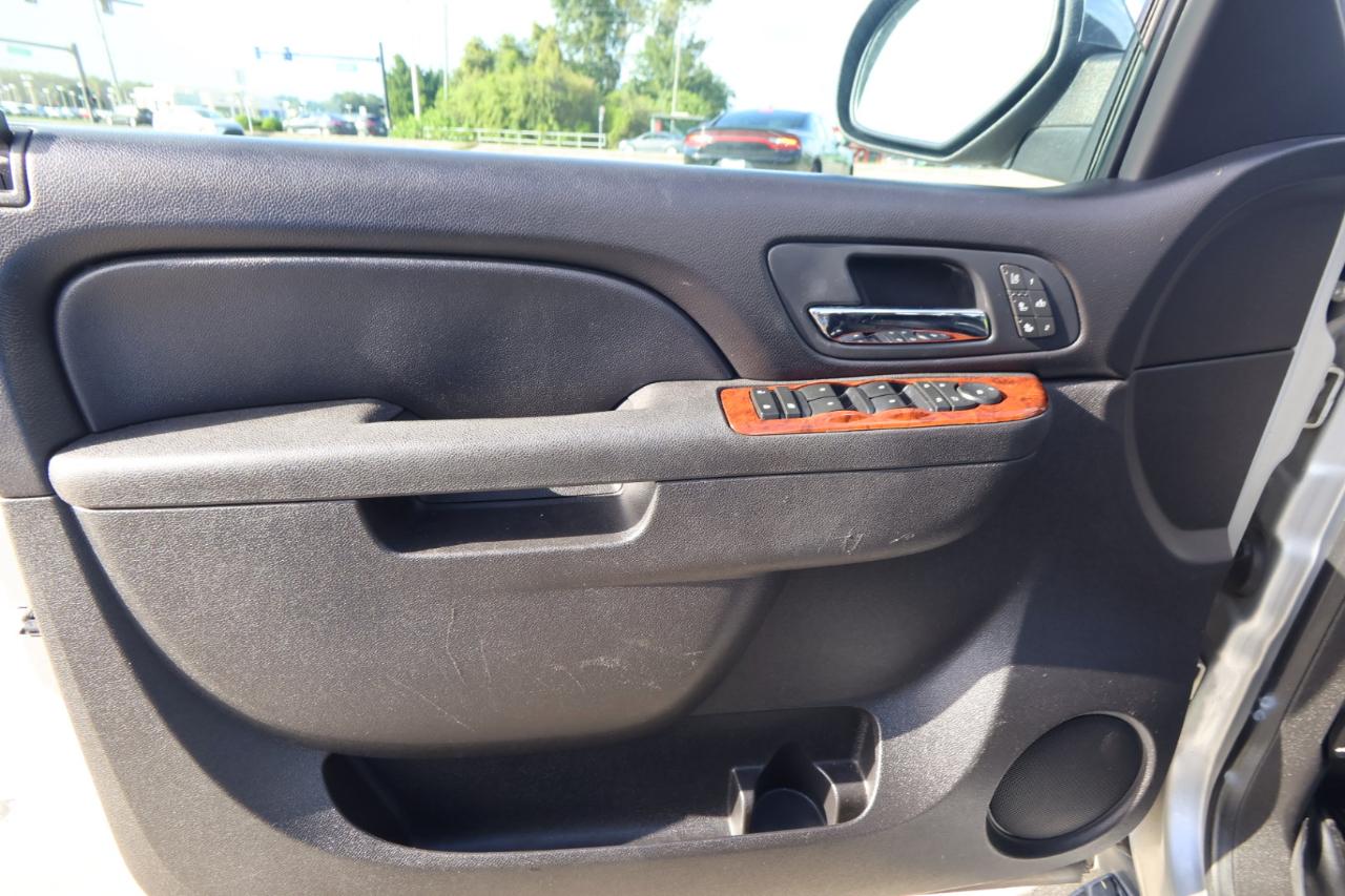 Chevrolet Avalanche 4WD Crew Cab LTZ 2013