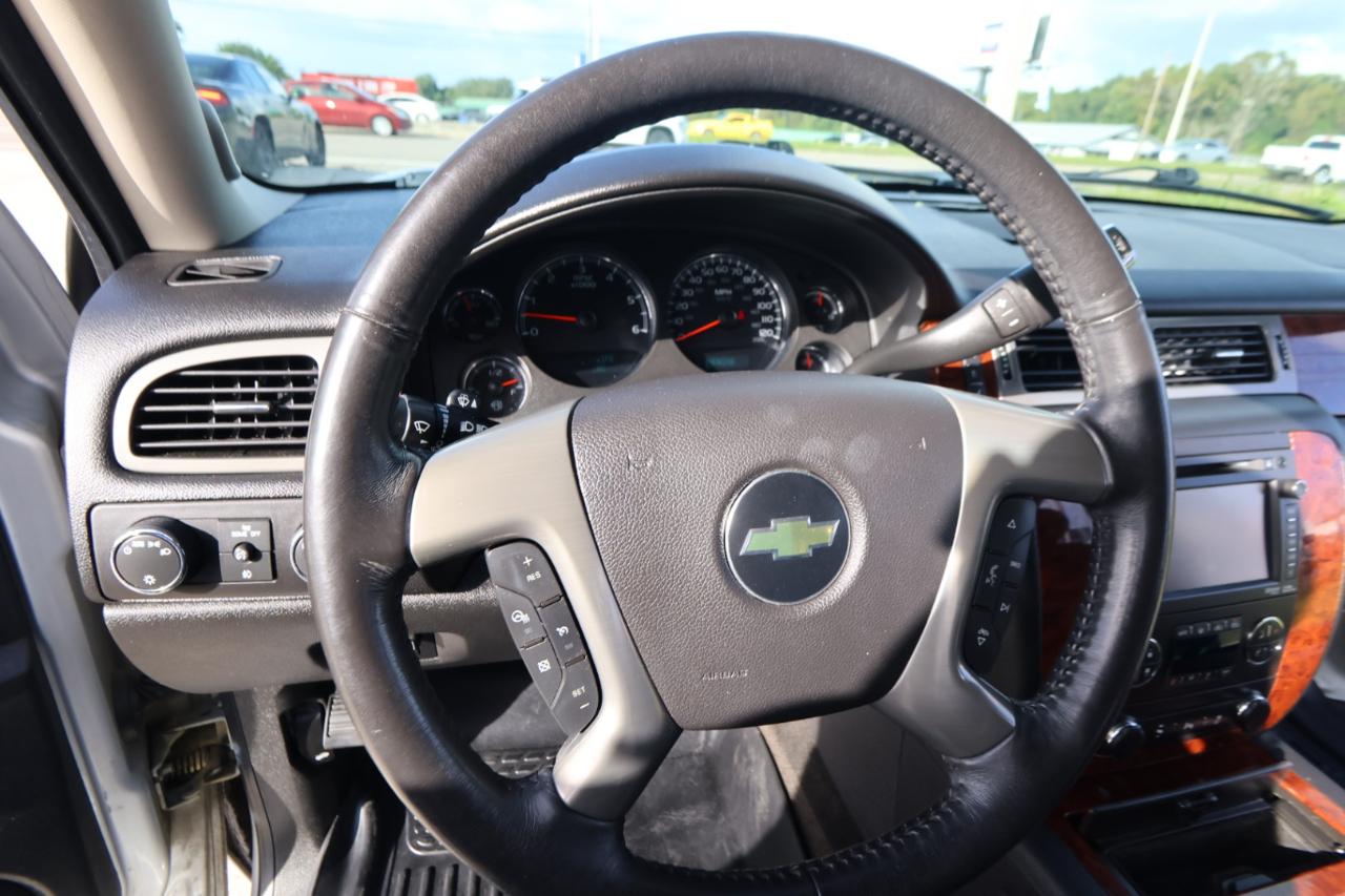 Chevrolet Avalanche 4WD Crew Cab LTZ 2013