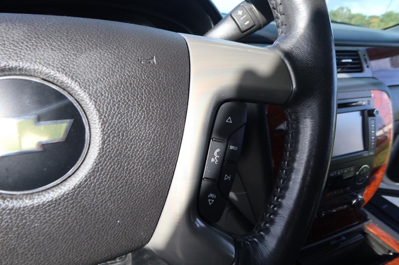 Chevrolet Avalanche 4WD Crew Cab LTZ 2013