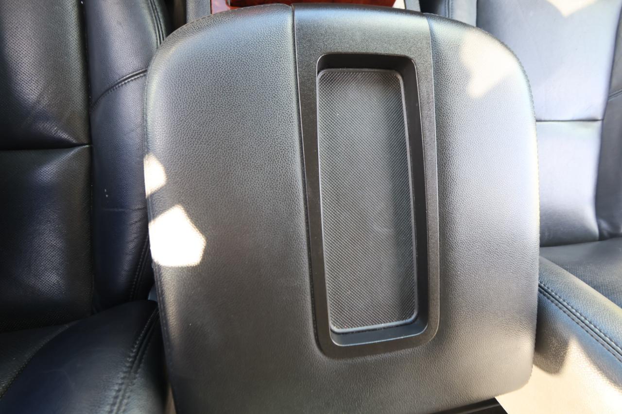Chevrolet Avalanche 4WD Crew Cab LTZ 2013