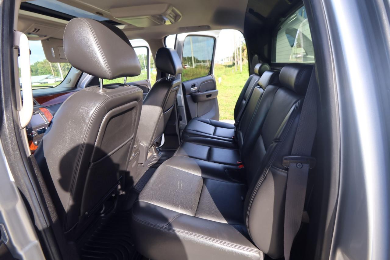 Chevrolet Avalanche 4WD Crew Cab LTZ 2013