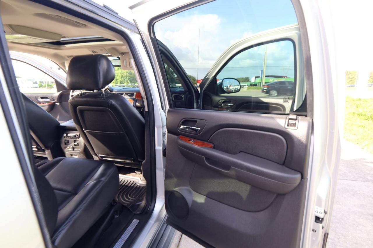 Chevrolet Avalanche 4WD Crew Cab LTZ 2013