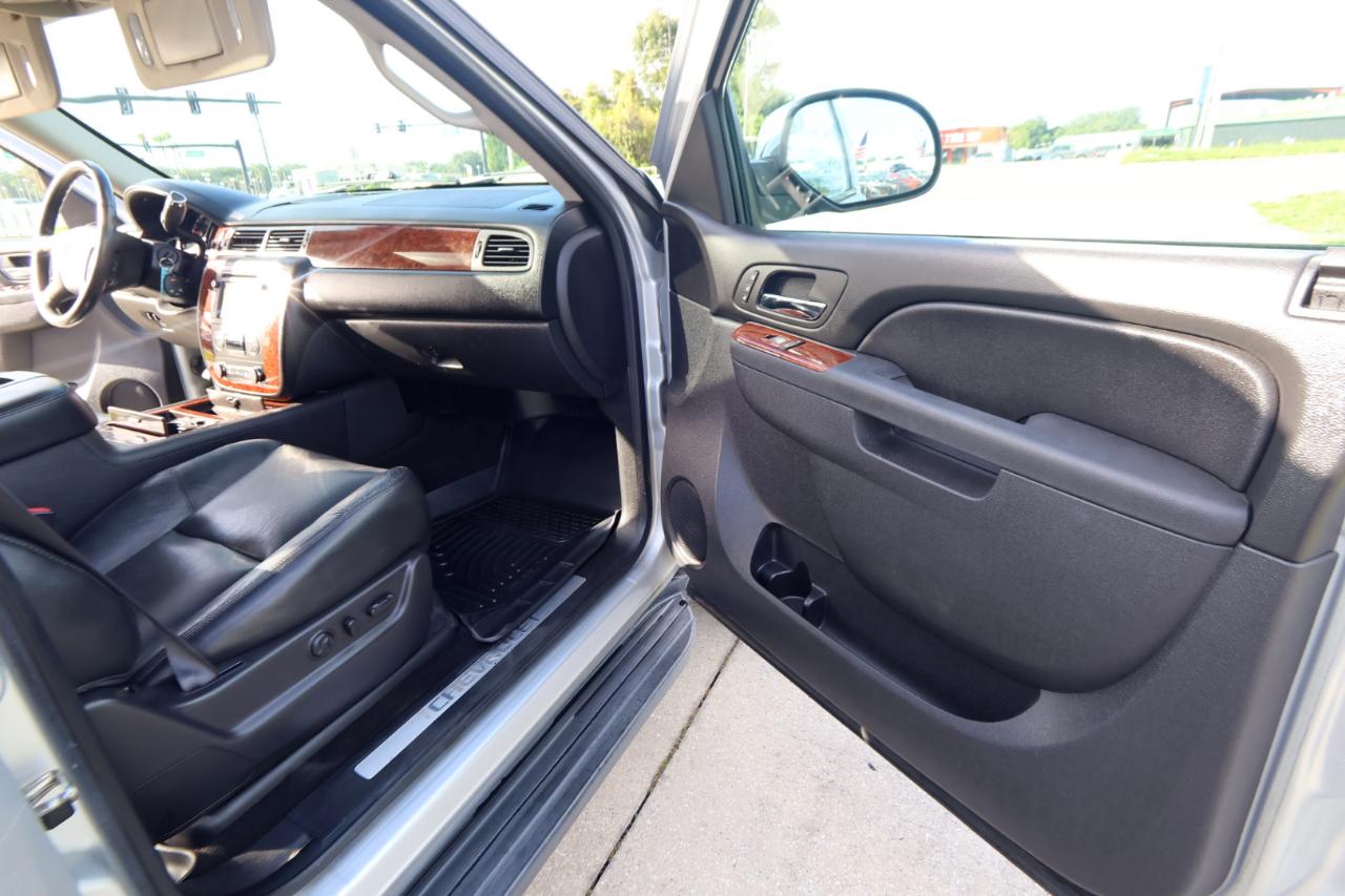 Chevrolet Avalanche 4WD Crew Cab LTZ 2013