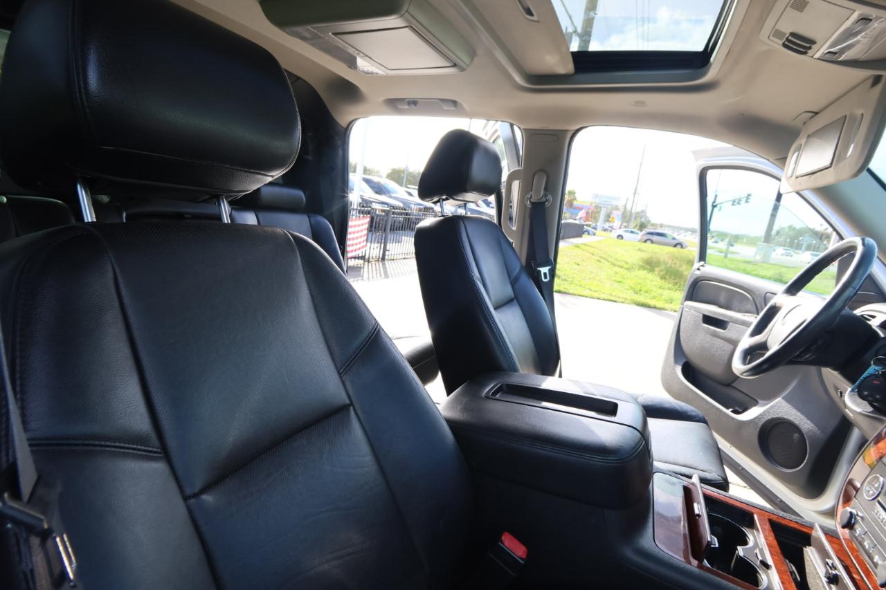 Chevrolet Avalanche 4WD Crew Cab LTZ 2013
