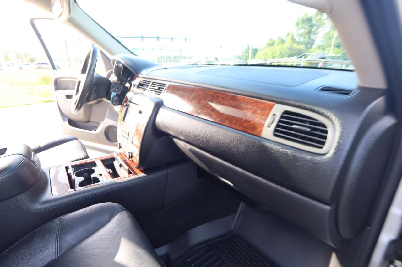 Chevrolet Avalanche 4WD Crew Cab LTZ 2013