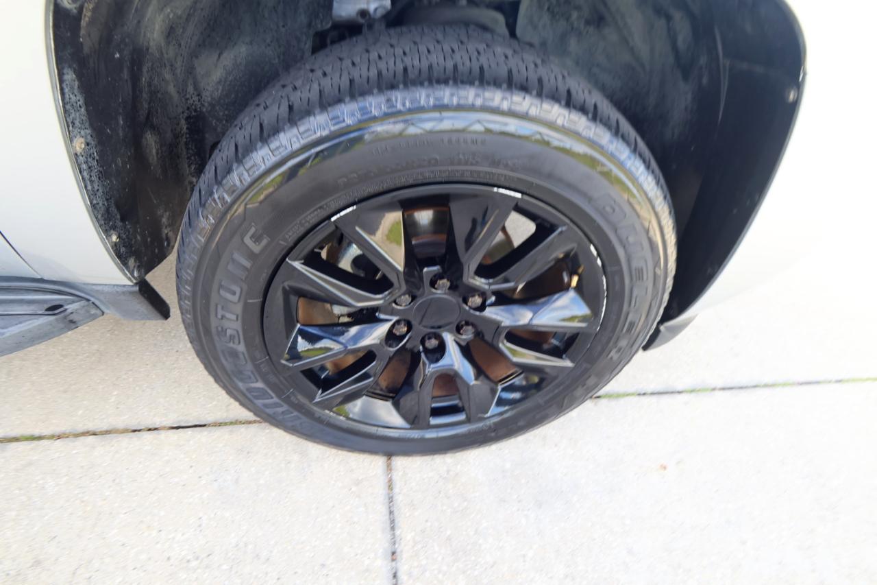 Chevrolet Avalanche 4WD Crew Cab LTZ 2013