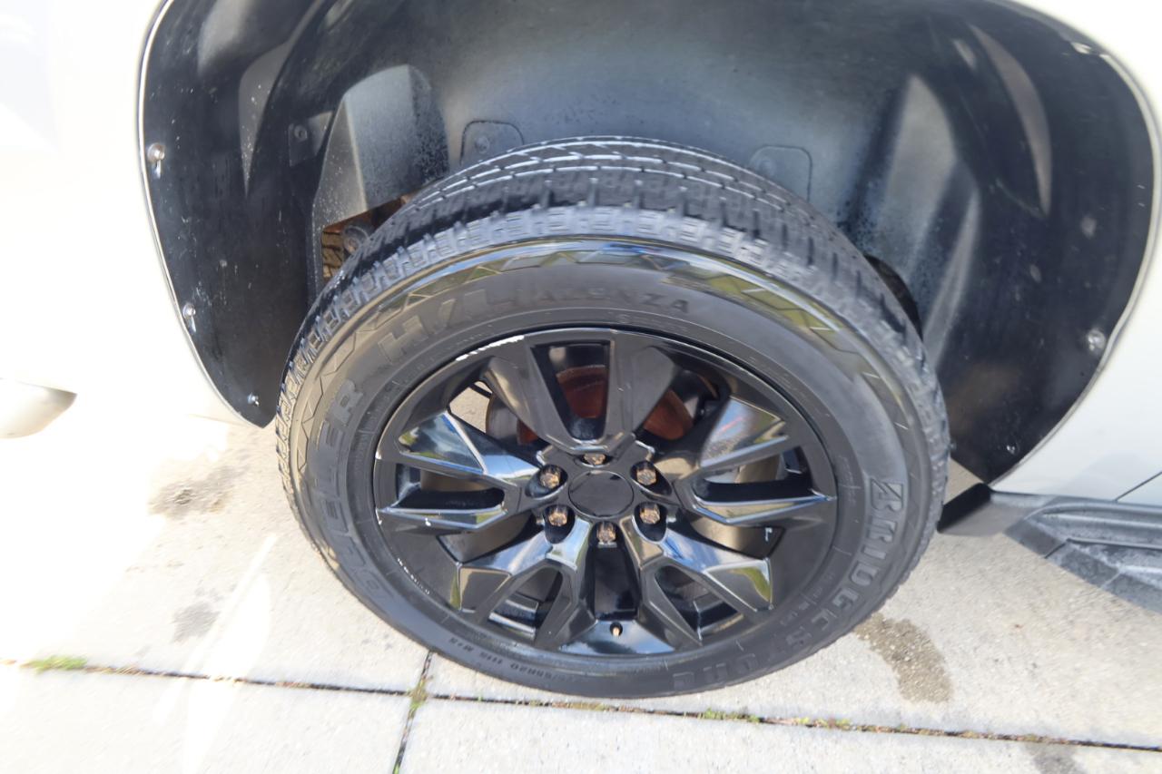 Chevrolet Avalanche 4WD Crew Cab LTZ 2013