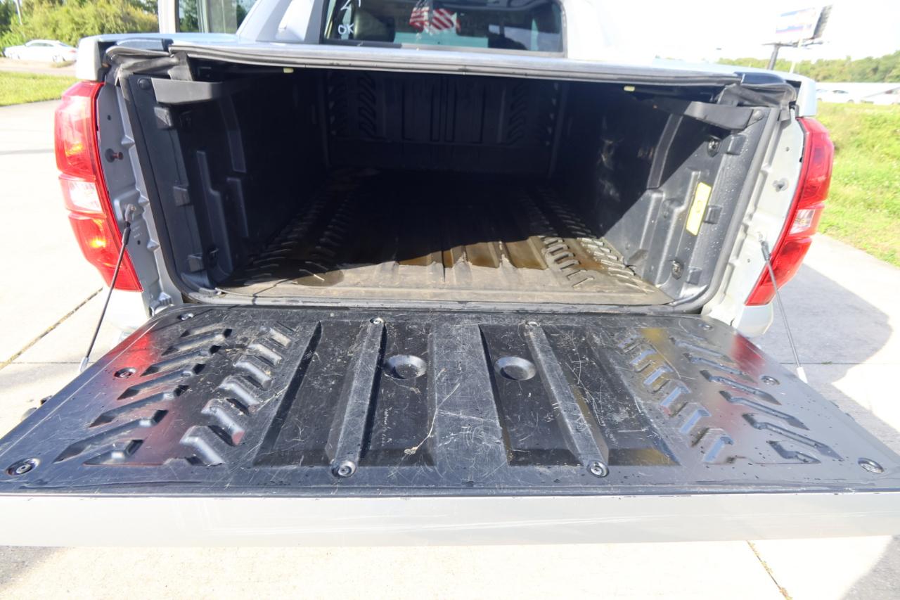 Chevrolet Avalanche 4WD Crew Cab LTZ 2013