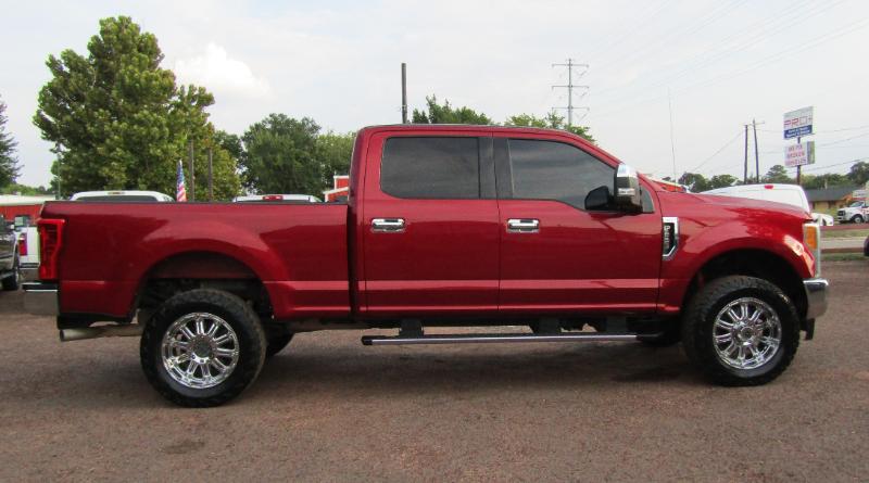 Ford F-250 SD XLT Crew Cab 4WD 2017 Ford F-250 SD XLT Crew Cab 4WD 2017