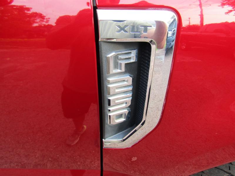 Ford F-250 SD XLT Crew Cab 4WD 2017 Ford F-250 SD XLT Crew Cab 4WD 2017