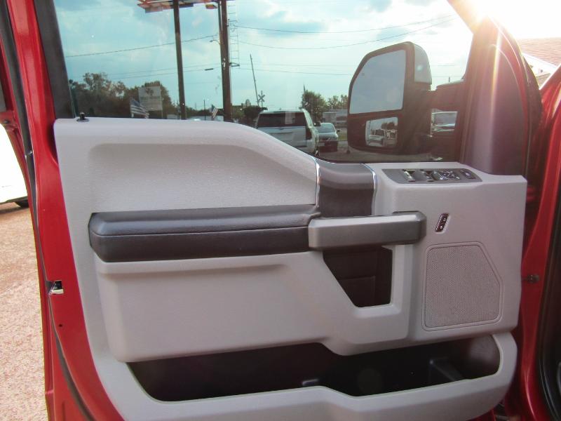 Ford F-250 SD XLT Crew Cab 4WD 2017 Ford F-250 SD XLT Crew Cab 4WD 2017