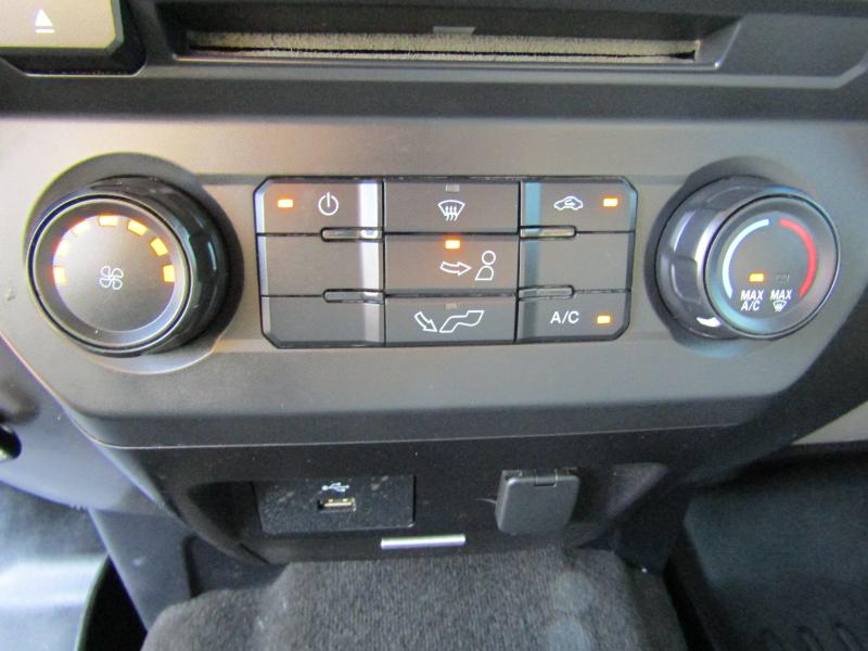 Ford F-250 SD XLT Crew Cab 4WD 2017 Ford F-250 SD XLT Crew Cab 4WD 2017