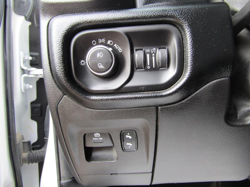 RAM 1500 Laramie Crew Cab SWB 4WD 2019