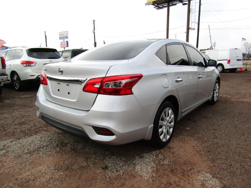 Nissan Sentra S 2017