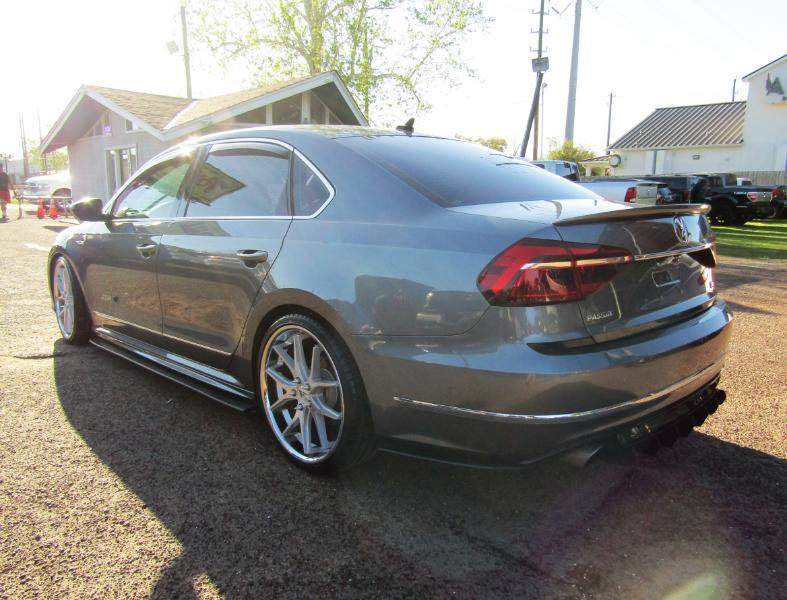 Volkswagen Passat R-Line w/Comfort Pkg Auto 2017