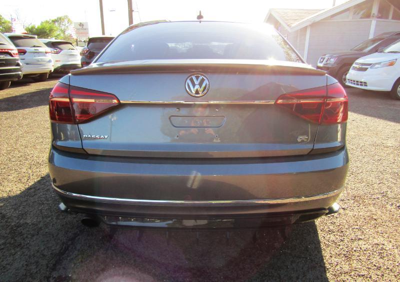 Volkswagen Passat R-Line w/Comfort Pkg Auto 2017