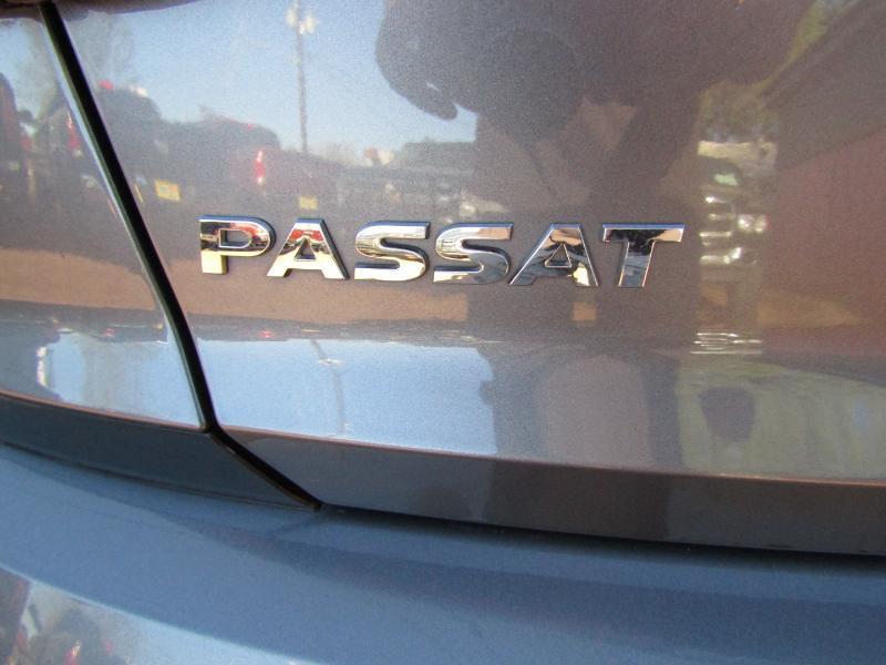 Volkswagen Passat R-Line w/Comfort Pkg Auto 2017