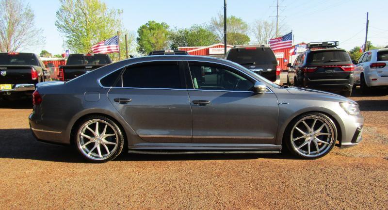 Volkswagen Passat R-Line w/Comfort Pkg Auto 2017