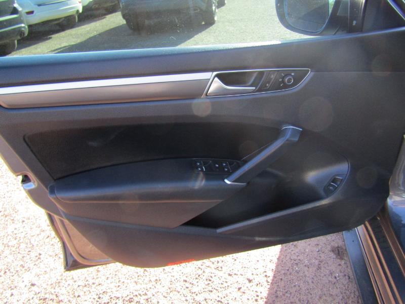 Volkswagen Passat R-Line w/Comfort Pkg Auto 2017