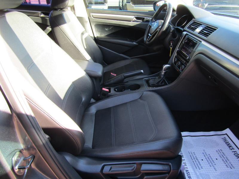 Volkswagen Passat R-Line w/Comfort Pkg Auto 2017