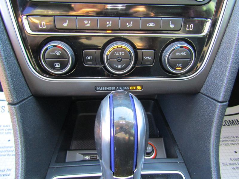 Volkswagen Passat R-Line w/Comfort Pkg Auto 2017