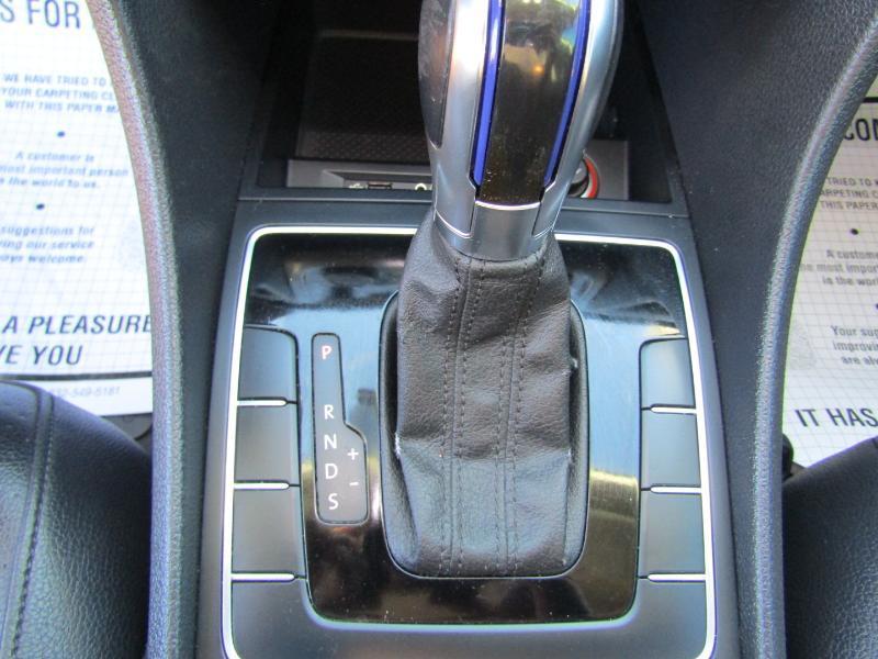 Volkswagen Passat R-Line w/Comfort Pkg Auto 2017