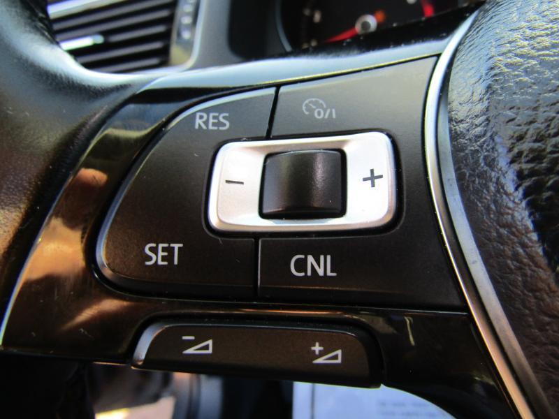 Volkswagen Passat R-Line w/Comfort Pkg Auto 2017