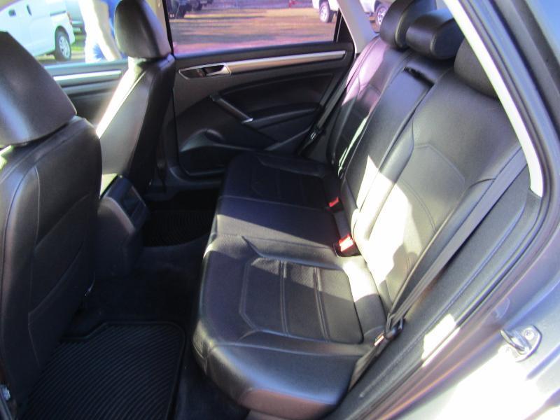 Volkswagen Passat R-Line w/Comfort Pkg Auto 2017