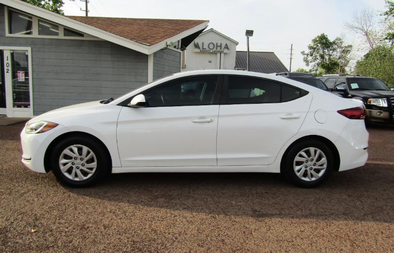 Hyundai Elantra SE 6MT 2017