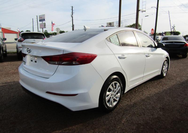 Hyundai Elantra SE 6MT 2017