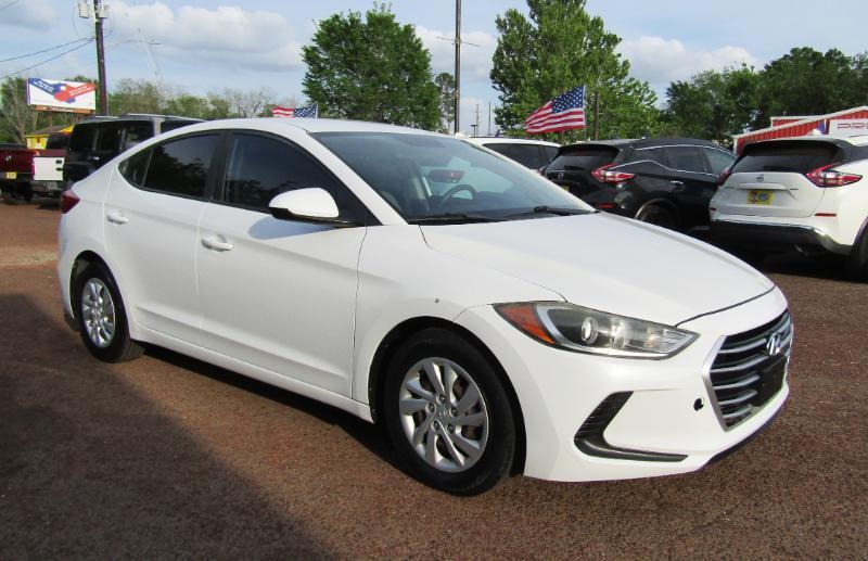 Hyundai Elantra SE 6MT 2017