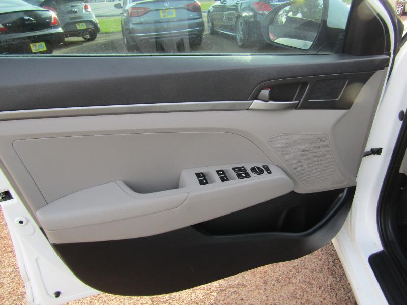 Hyundai Elantra SE 6MT 2017