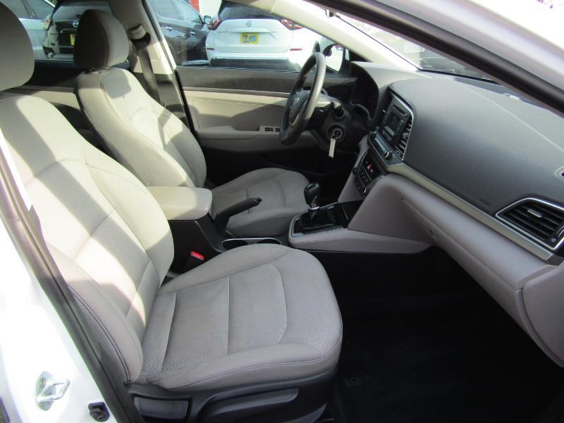 Hyundai Elantra SE 6MT 2017