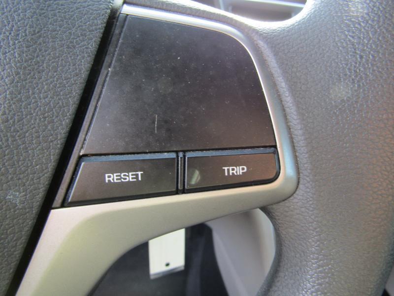 Hyundai Elantra SE 6MT 2017