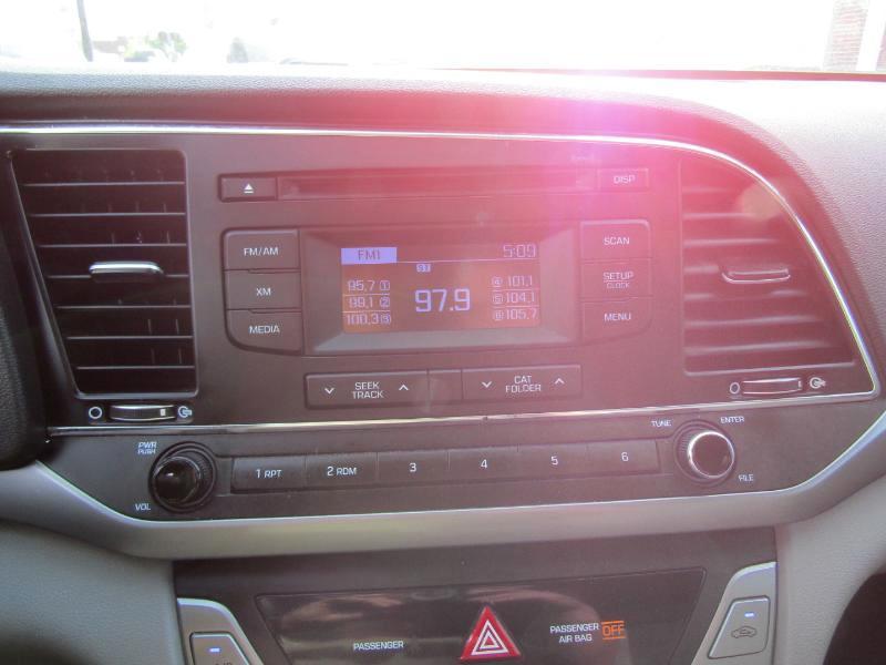 Hyundai Elantra SE 6MT 2017